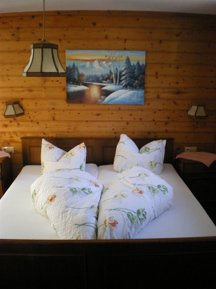 Gaestehaus Zugspitzblick Berwang Exteriör bild