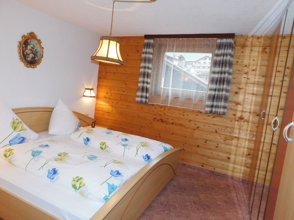 Gaestehaus Zugspitzblick Berwang Exteriör bild